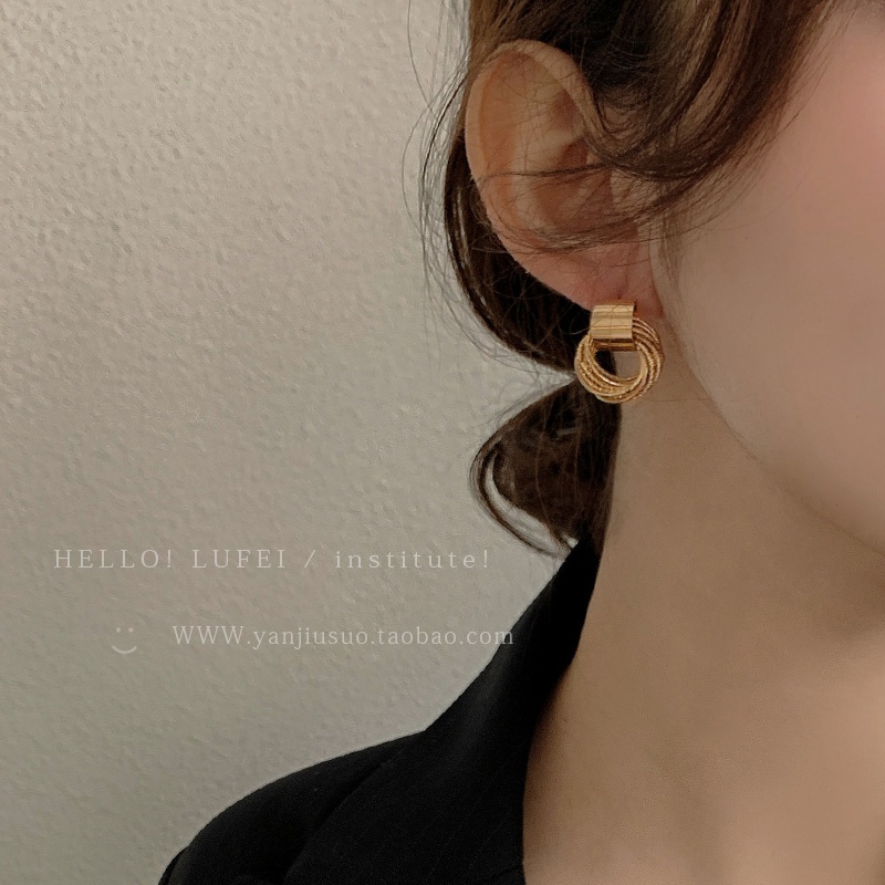 Hoa tai thiết kế thanh lịch phong cách thời trang Âu Mỹ