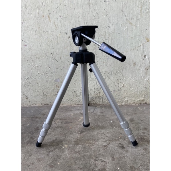 Chân máy ảnh Slik màu bạc - made in japan