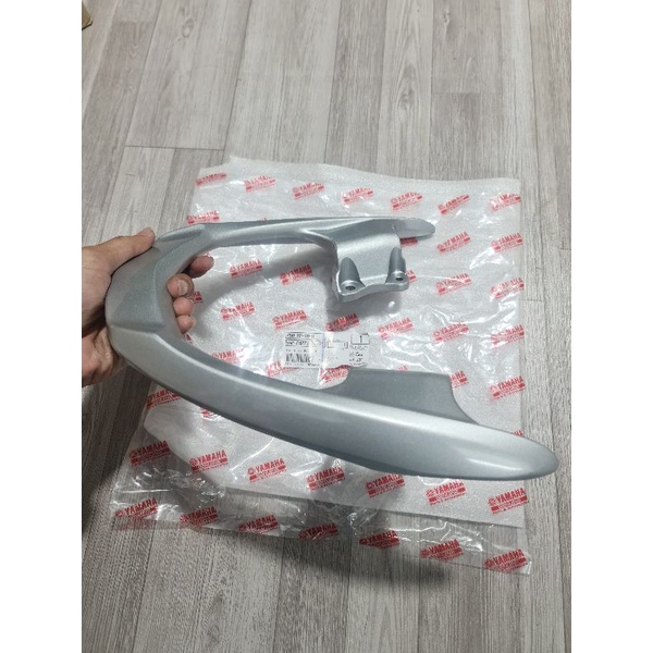 Cảng / Tay Dắt Mio Đời Đầu Màu Bạc