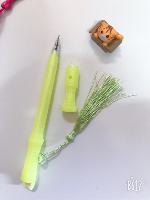 Bút bi nước hình cây sáo