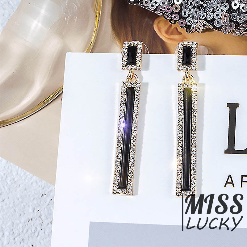 Khuyên tai nữ trang dáng dài tạo hình độc đáo