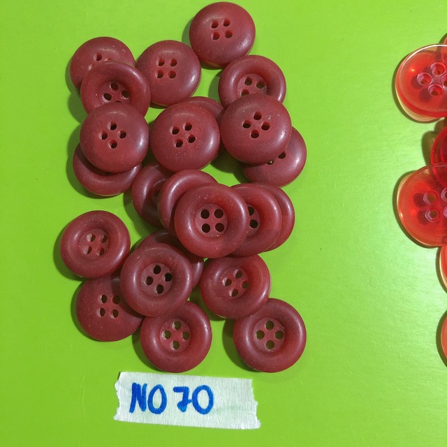 Combo nút áo đỏ trơn N070-N073