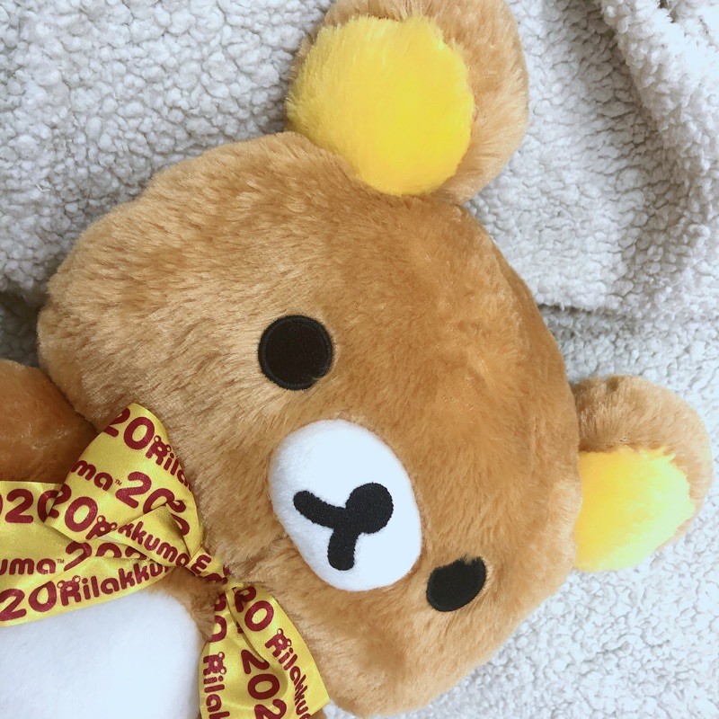 [ CÓ SẴN ] GẤU BÔNG RILAKKUMA 2020 ĐEO NƠ VÀNG