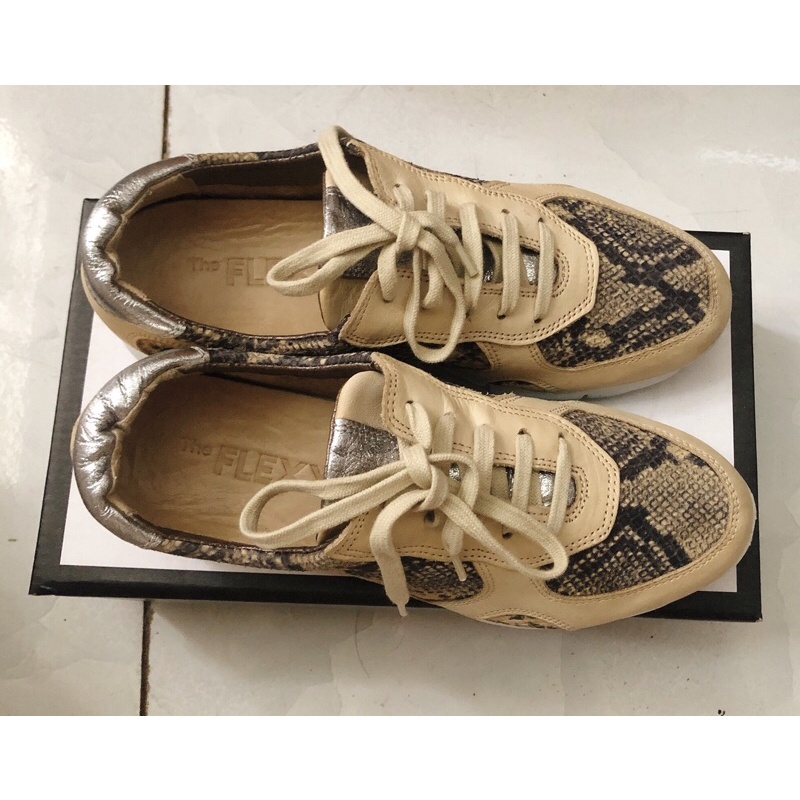 Giày Sneaker Hiệu The Flexx Da Mộc Đế Độn 4phân Size Cô Tấm 34, 35