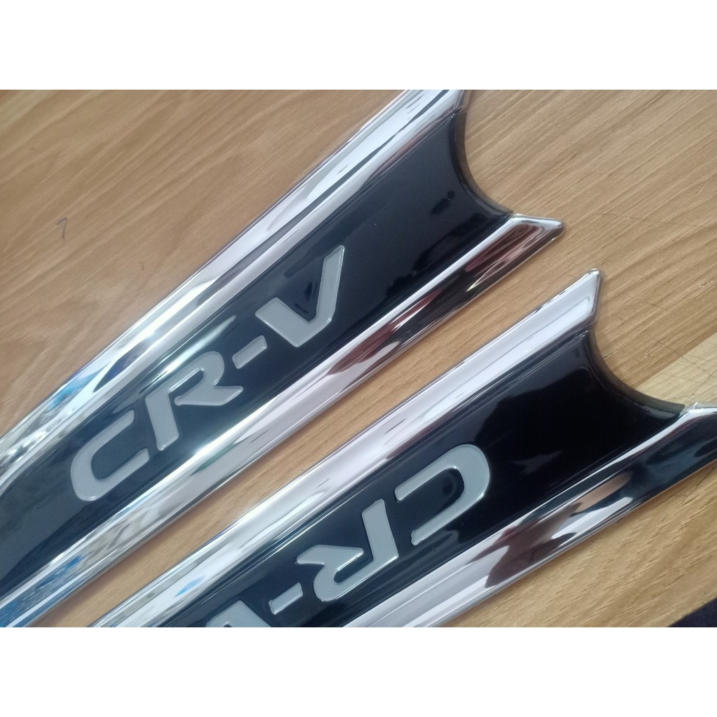 Bộ 2 ốp mang cá xe Honda CRV 2018 2019 2020 có chữ.