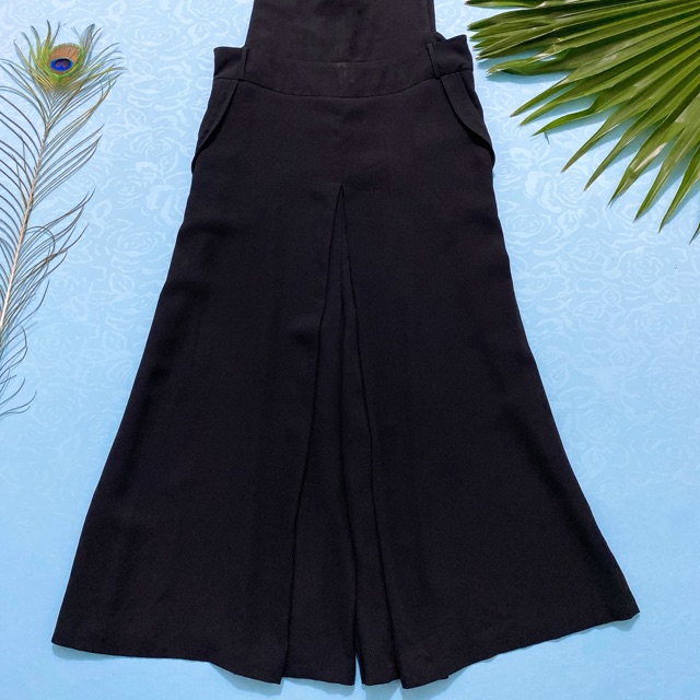 Quần yếm đen dài giả váy ống siêu rộng size L | BigBuy360 - bigbuy360.vn