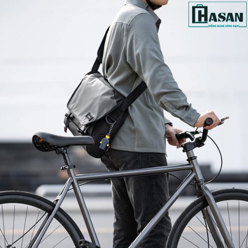 Túi đeo chéo chính hãng TOMTOC (USA) Premium Messenger Bag Commuting &amp; Travel - H52-E02 cho MacBook Pro 16 inch