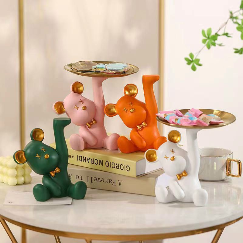 Gấu Bearbrick đỡ khay để bàn