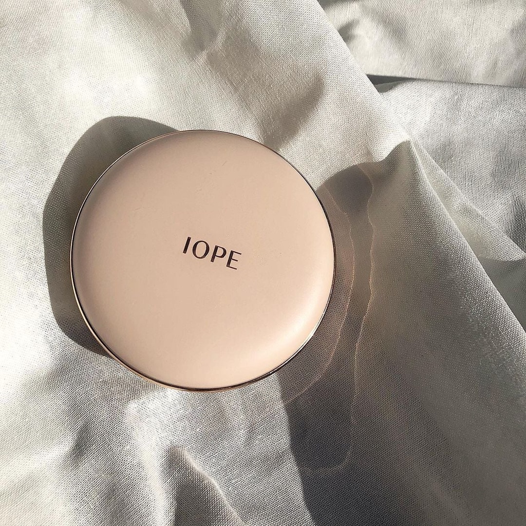 Phấn nước IOPE Air Cushion Skin Fit Tone Up SPF42 PA++