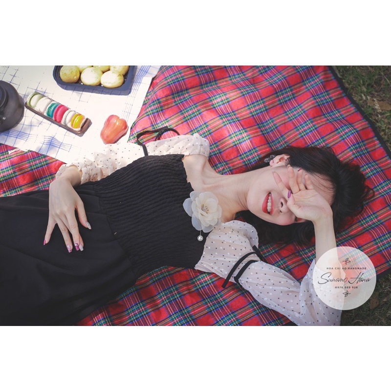 Hoa cài áo handmade nhuỵ đá