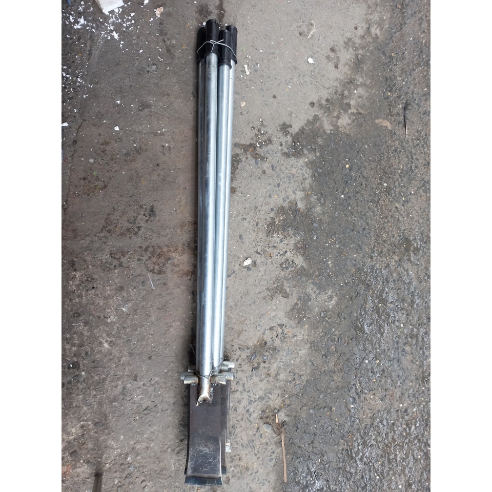 Dầm cán sắt đào đất, bứng cây cảnh