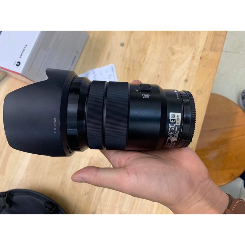 Ống kính Sony E PZ 18-105mm f/4 G OS kèm hood