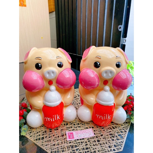 [CHỈ GIAO HCM] Heo đất thạch cao hình Heo baby bú bình sữa (cầu con sinh đôi). Chất liệu thạch cao sơn bóng mịn