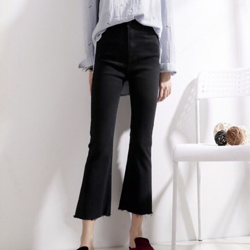 Quần Jean Nữ COFAS Dáng Loe, Rách Gấu – QJ02