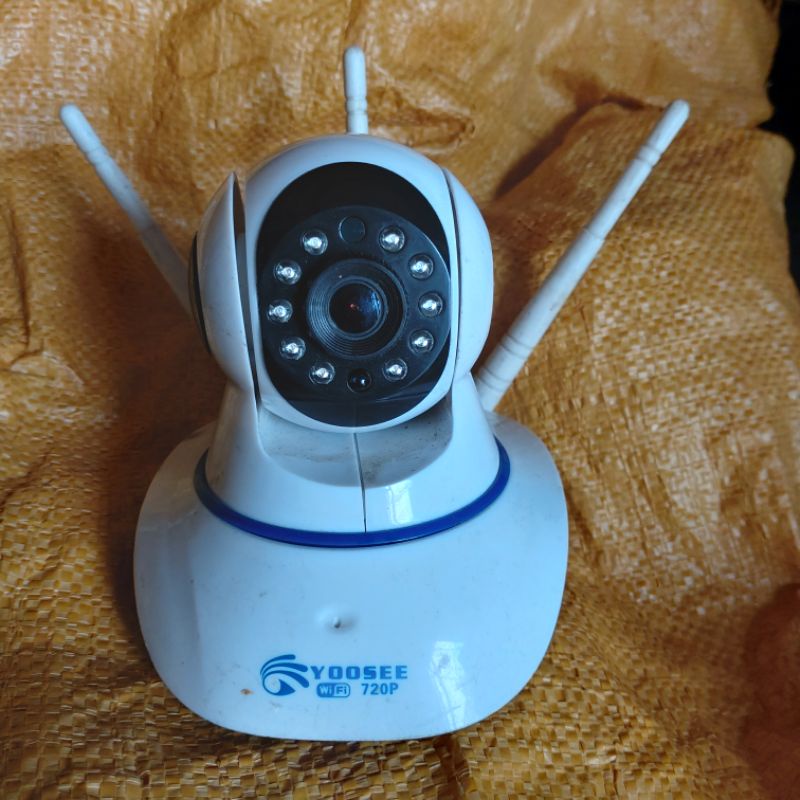 Camera Wifi Yoosee 3 râu cũ ko biết hư nên chỉ có camera như hình ae nguyên cứu