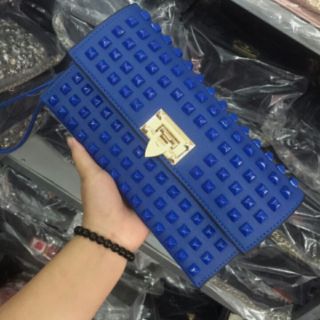 [SALE 1 NGÀY DUY NHẤT] Ví cầm tay đinh tán