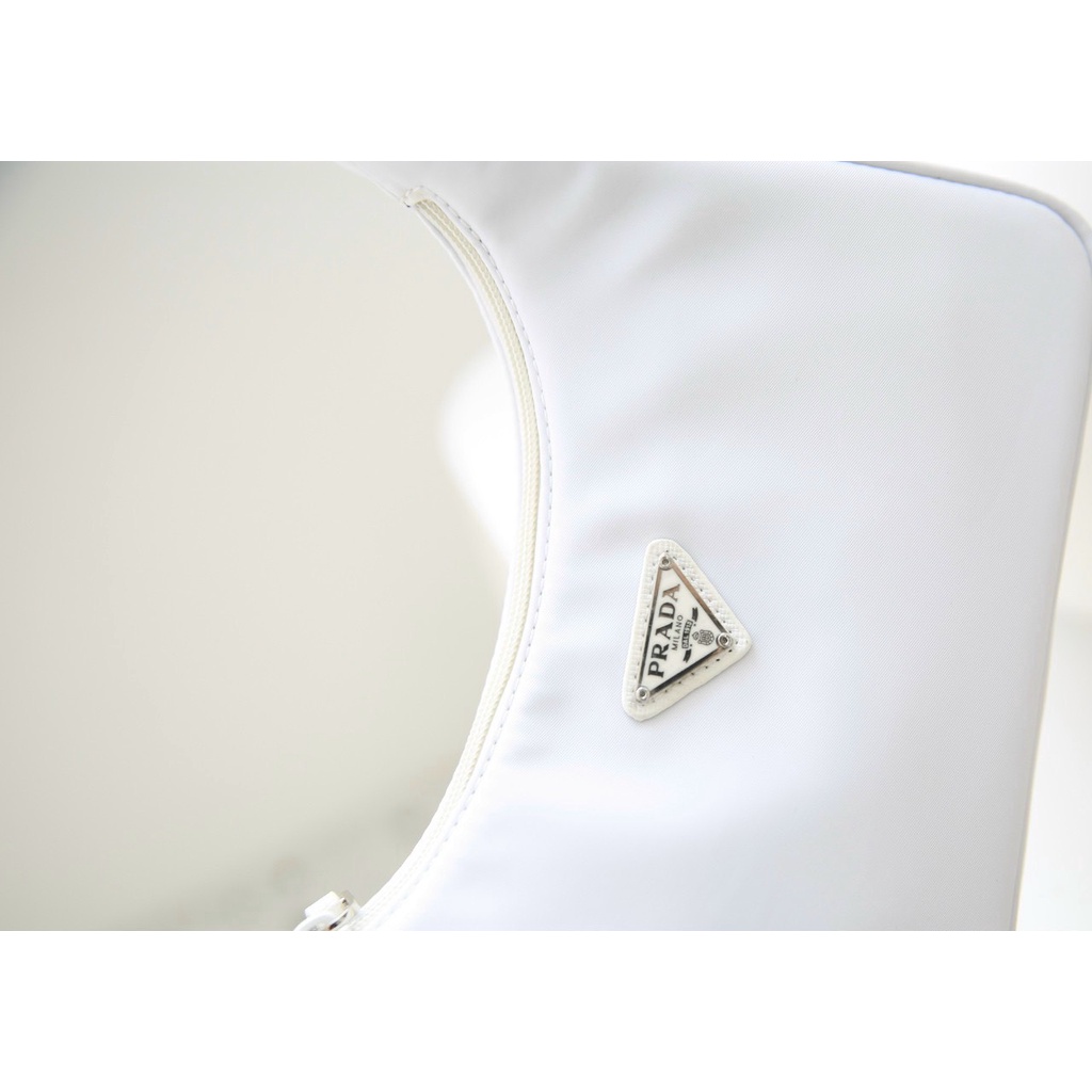 Túi quai xách W188-24 Nylon lót vải in logo hãng. Có tag sắt sz24cm fullbox nguyên seal, card kèm dustbag