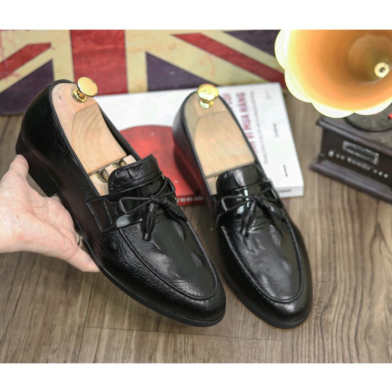 Giày lười nam vẫn là da cá sấu nhưng nó lạ lắm gắn lơ cực độc đáo