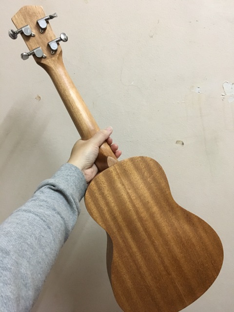 ĐÀN UKULELE LYRIC VIỀN TRÒN ( TẶNG PHỤ KIỆN )