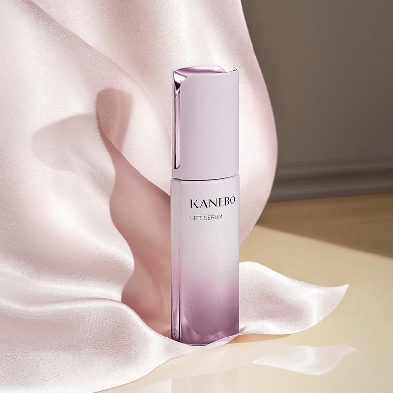 Kem đêm phục hồi da lão hoá cao cấp Kanebo Skin Tightening Cream 40g