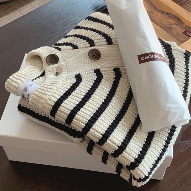 Áo len dài tay hoạt tiết kẻ sọc cho nữ