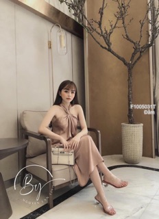 Đầm suông lụa cổ yếm