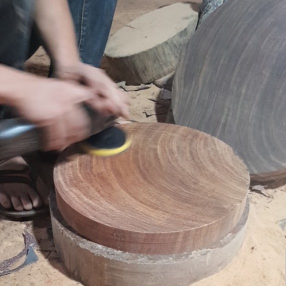 Thớt gỗ nghiến tròn chuyên thái sử dụng gia đình Thớt Nghiến Hoàng Linh nguyên mộc an toàn khi sử dụng