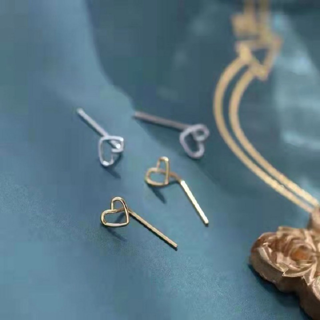Hàng Sẵn Đôi khuyên tai mặt hình trái tim nhỏ gọn thời trang Hoa tai Stud hình trái tim Sáng bóng Thiết kế tinh tế thời trang【Texas053】