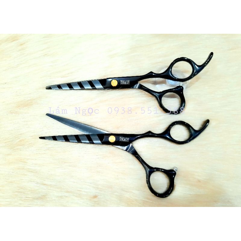 Kéo cắt tóc Siêu Bén TONI&amp;GUY Thiết kế gọn gàng, vừa tay cầm.