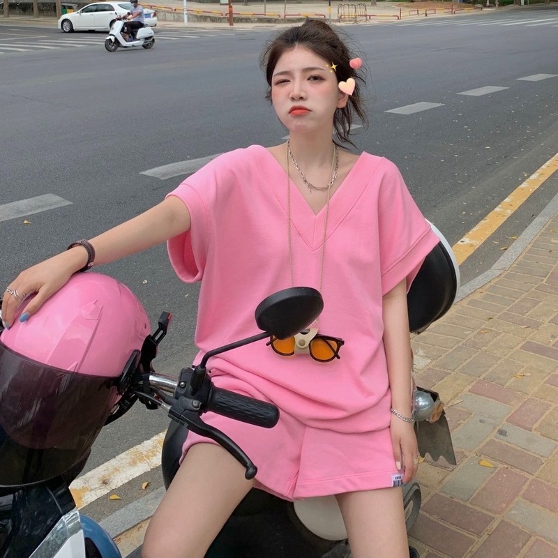 Set áo thun tay ngắn cổ chữ V thắt dây sau lưng và quần đùi ống rộng nữ tính thời trang
