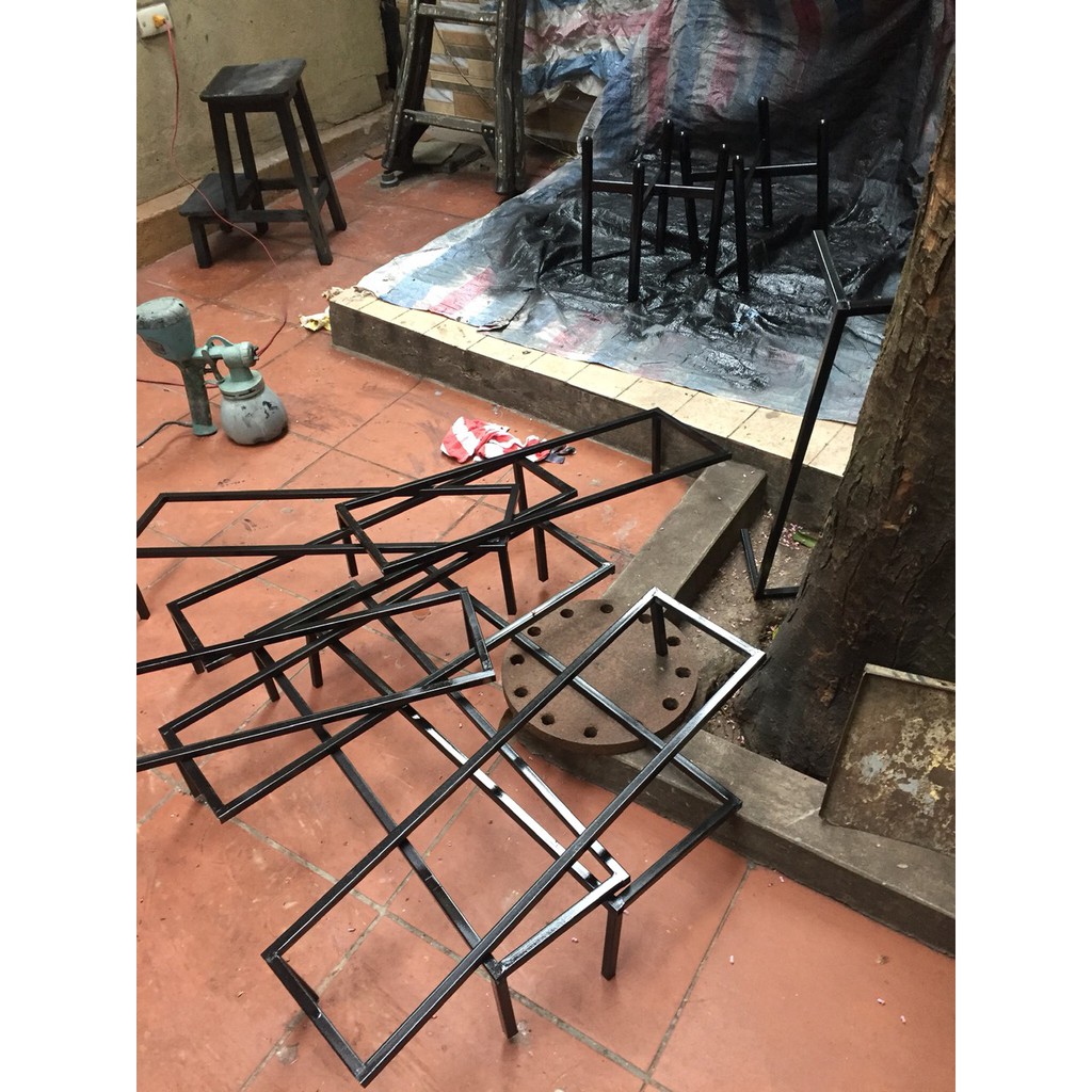 Chậu trồng cây composite màu ghi sẫm