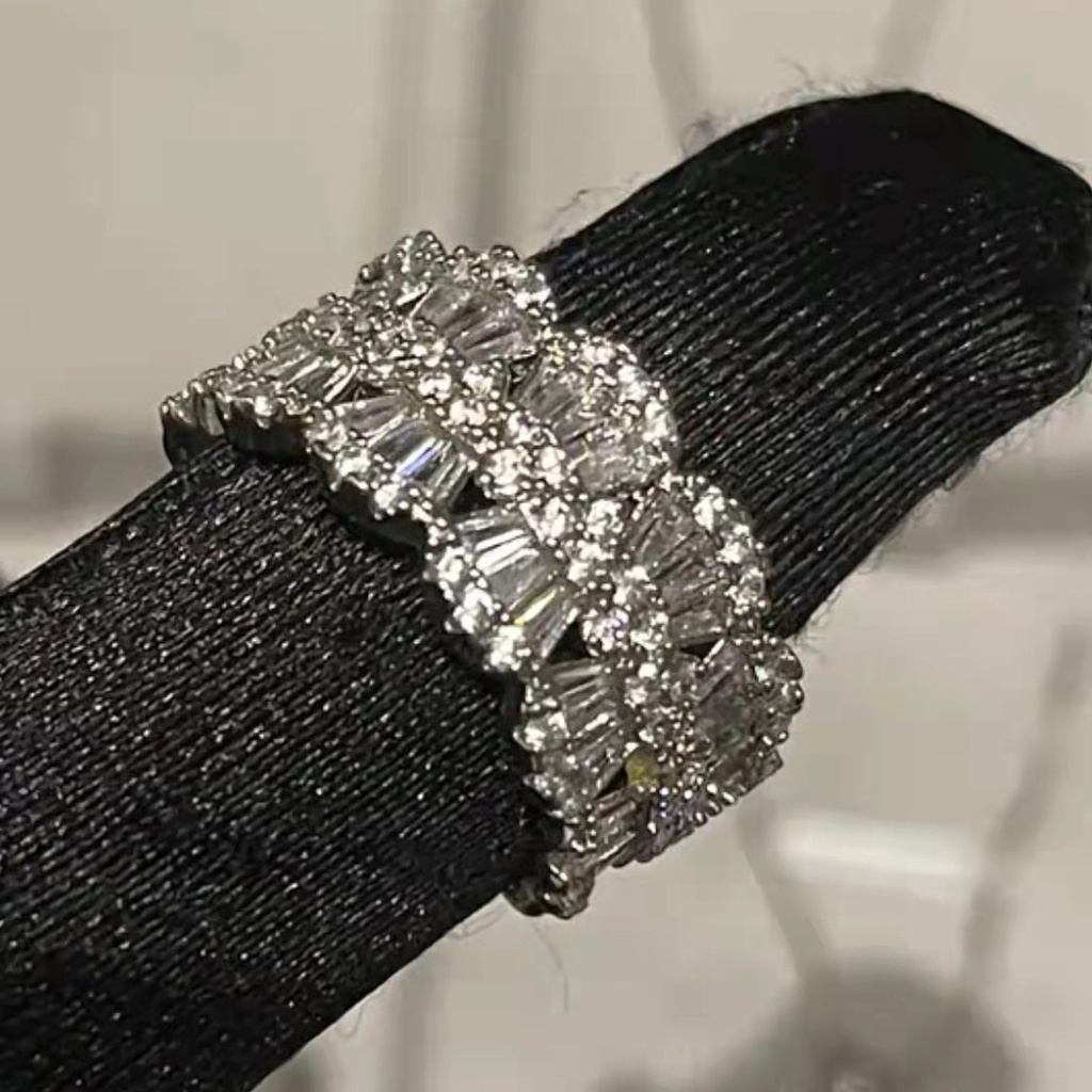 Unique stone carved petal shaped ring, suitable for women's fashion matching