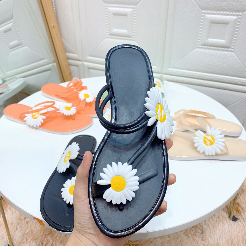 Sandal đính 2 hoa cúc ulzzang form nhỏ hơn 2 size 3K03