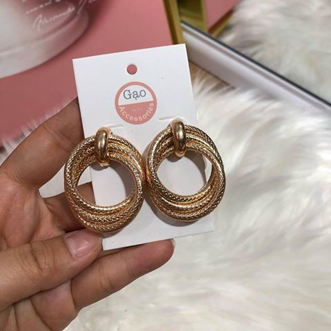 Bông tai tròn xoắn