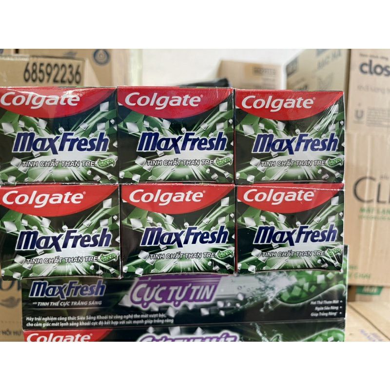 Kem đánh răng Colgate MaxFresh 230g Tặng bàn chải