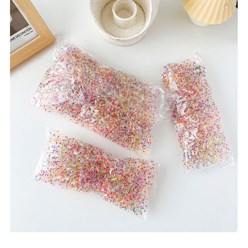 Dây buộc tóc dùng một lần không làm tổn thương tóc bé gái