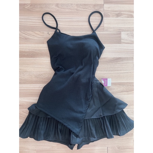 Set áo 2 dây vạt chéo xẻ tà và chân váy xếp ly tầng có túi siêu xịn