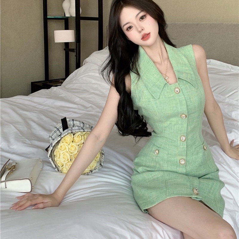 Đầm vest không tay màu xanh mint dáng ngắn