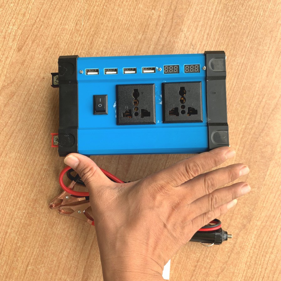 Bộ kích chuyển điện bình ắc quy từ 12V lên 220V INVERTER công suất 300W có màn LCD dùng tại gia đình, trên ô tô