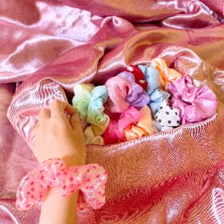 Cột tóc scrunchies cute