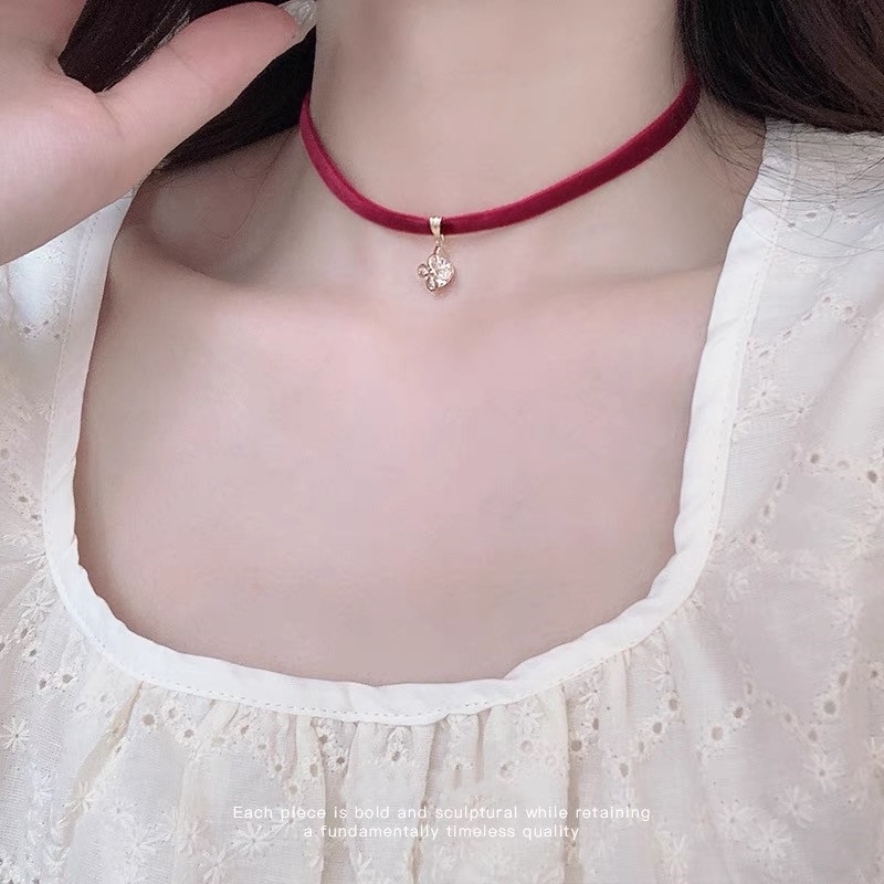 Vòng Cổ Choker Dây Nhung Màu Đỏ Đính Đá Thời Trang