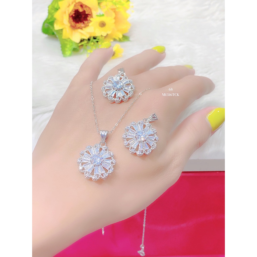 UHA - Mặt dây chuyền nữ mạ 18K kiểu dáng sang trọng M1316