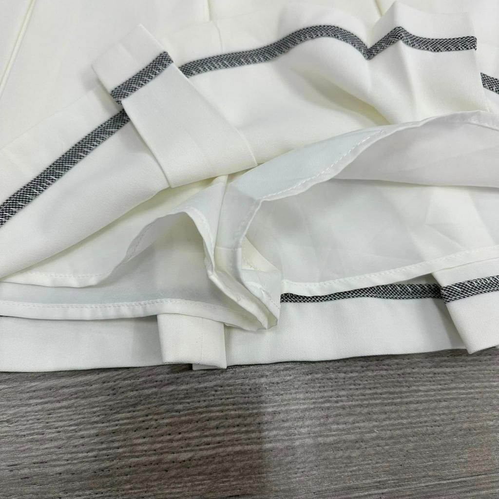 Chân váy tennis trắng
