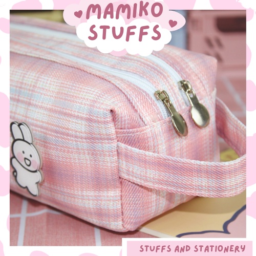 HỘP BÚT GẤU CARO SIÊU XINH TẶNG KÈM PIN CÀI TRANG TRÍ