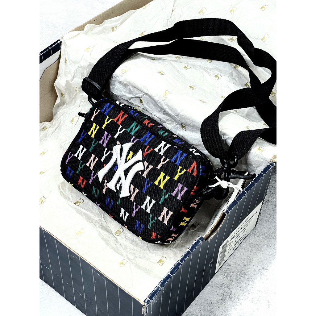Túi đeo chéo nữ B214 MLB NY MONOGRAM CROSSBODY BAG - Đen in 7 màu