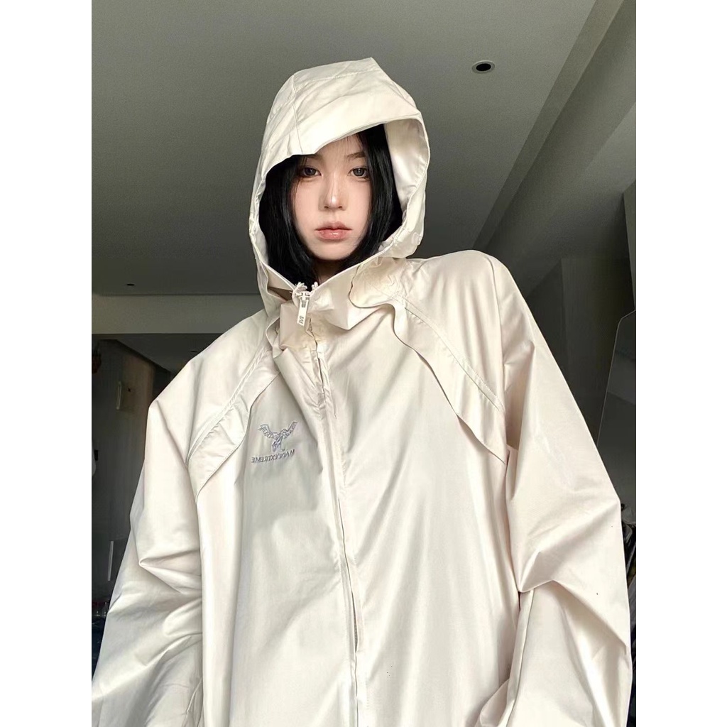 Áo Khoác Có Nón Phối Khóa Kéo Thêu Họa Tiết Màu Trắng Đen Thời Trang 2022 Cho Nữ