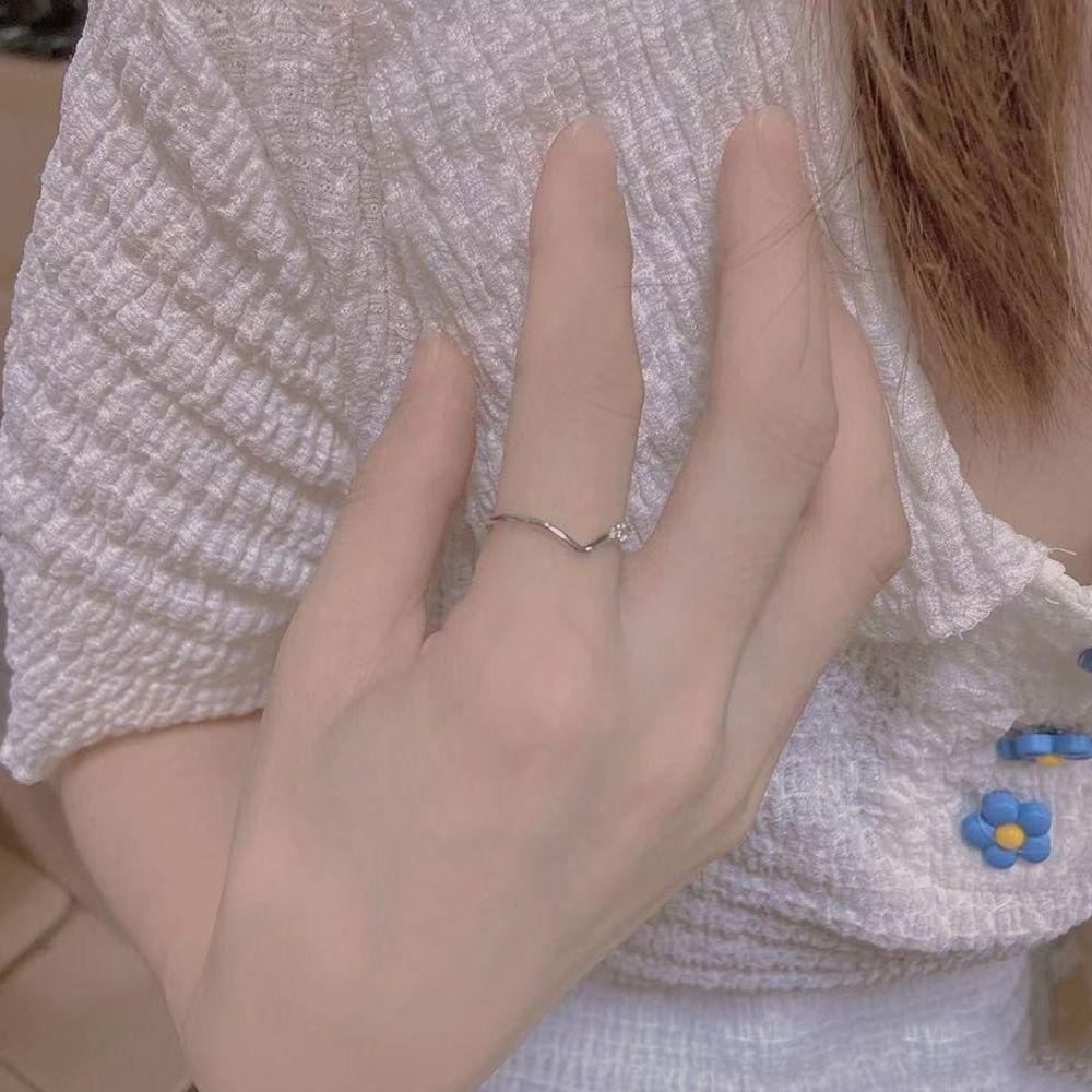 Nhẫn Hình Chữ V Thiết Kế Đơn Giản Ngọt Ngào Cho Nữ
