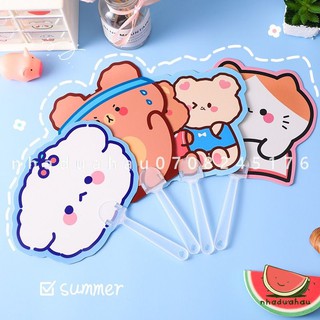 Một cái quạt cầm tay nhựa hoạt hình dễ thương cute