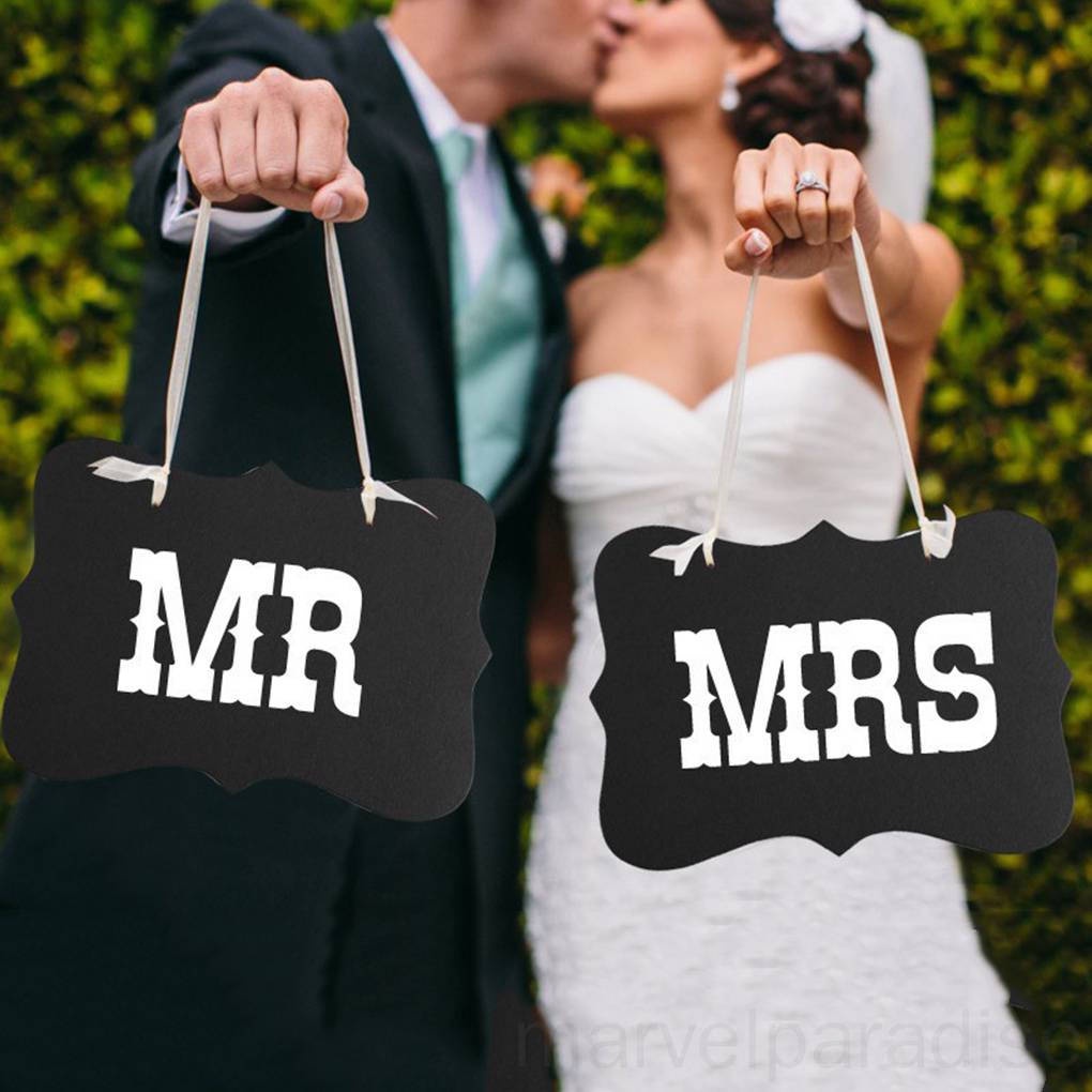 Set 2 Banner Mr / Mrs In Chữ Trang Trí Ghế Tiệc Cưới
