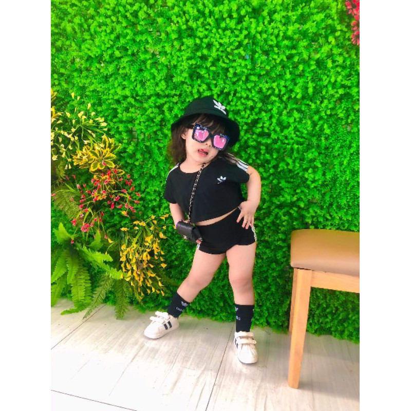 Set bộ quần ôm kèm áo form dơi rộng croptop cực ngầu cho bé Kem Boutique - sirokemsua